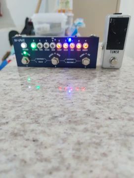 Multi-efeitos para baixo M-Wave e pedal afinador 