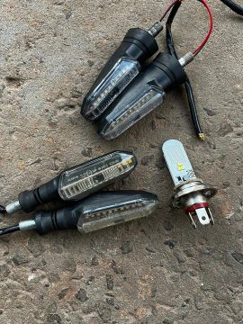 Pisca e farol de LED
