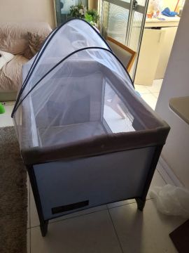 Berço portátil com mosquiteiro - ideal para viagens!