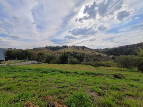 Terreno à venda com 1315 m² no Condomínio Santa Mônica, Itupeva.
