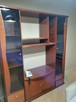 Vendo estante para livros ou serve também como cristaleira. 
