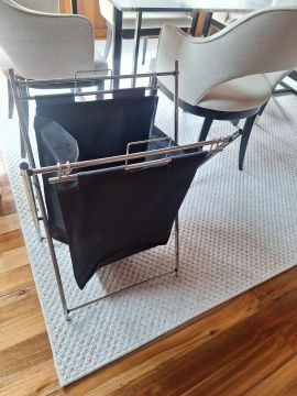 Cesto de roupa suja dobrável em metal cromado