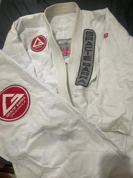 Kimono de Jiu-jitsu Gracie Barra Feminino Tamanho F6