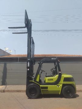 Empilhadeira Clark 4,5T * Diesel com deslocador * 2009