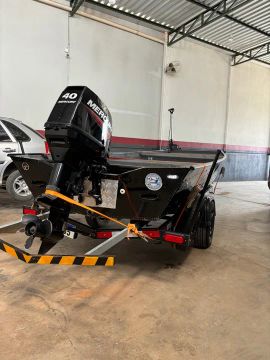 Barco motor e carretinha