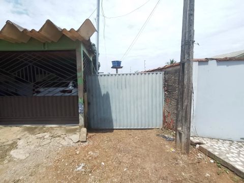 Vendo uma casa no universitário 80.000