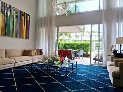 Casa em Condomínio à Venda com 421m², 5 dormitórios, 5 suítes, 2 salas e 5 vagas!!!