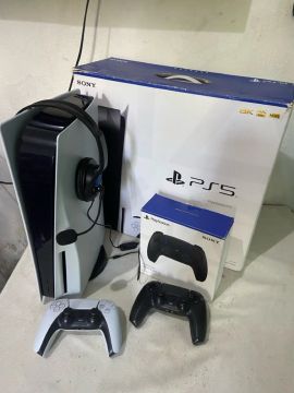 PlayStation 5 com 2 controles + headset