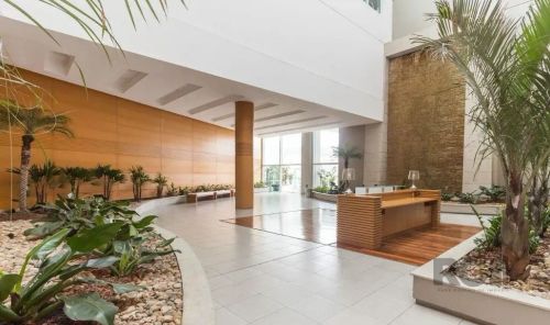 Apartamento com 1 dormitório, finamente mobiliado e equipado, com 57,05m² de área privativ