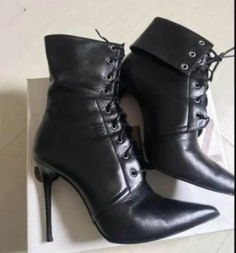 Bota couro número 34 salto 11cm cano curto (pode ser usado dobrado ou mais alongado)