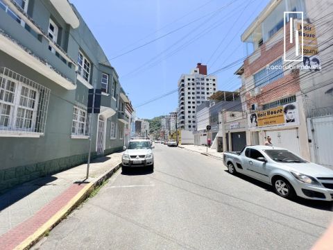 Casa comercial Centro ótimo valor