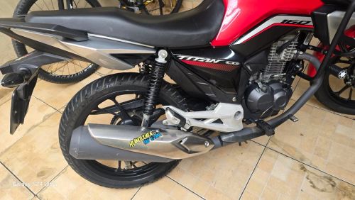 Vendo titan 160 completa 