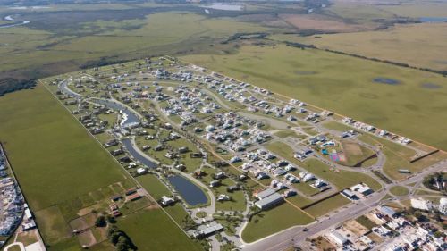 Venda de terreno em condomínio fechado com excelente infraestrutura!