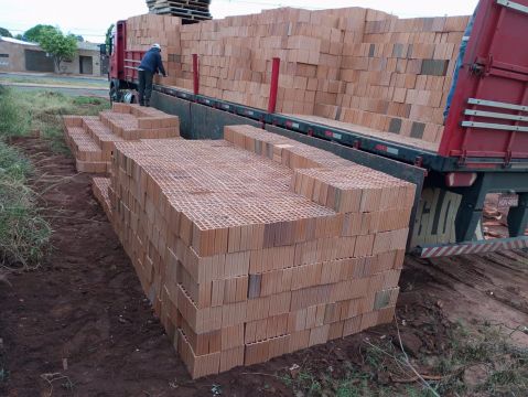 Pra construção telha e tijolos: