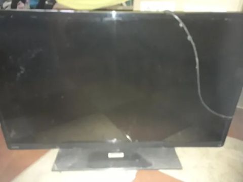 Vendo essa tv led semp toshiba com defeito para reparo ou peças não é smart