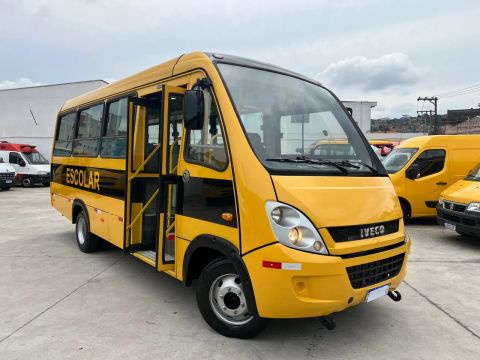 Micro ônibus iveco 2013  Motor 70C17 30 Lugares