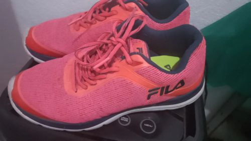 Tênis Fila Rosa - Tamanho 35 