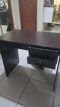 Escrivaninha com Gaveta - Ótimo estado!