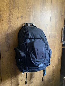 Mochila Oakley Preta