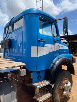 Vende-se cabine de Mercedes Cara Preta