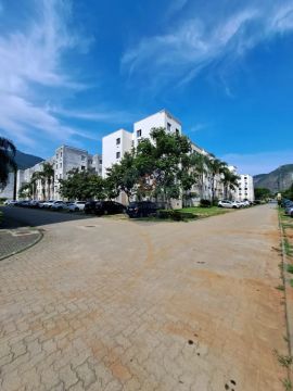 Excelente apartamento dentro de condomínio fechado em Vargem Pequena/RJ