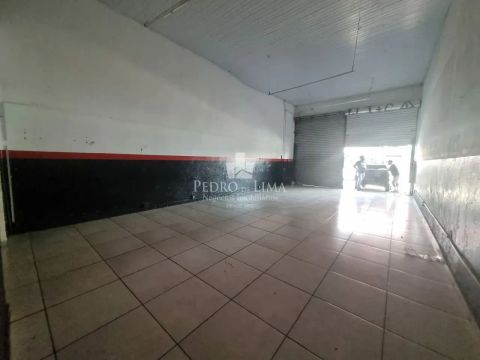 Salão Comercial com 130M², Copa, 2 Banheiros, Mezanino e 2 Vagas na Rua Itinguçu- Vila Ré