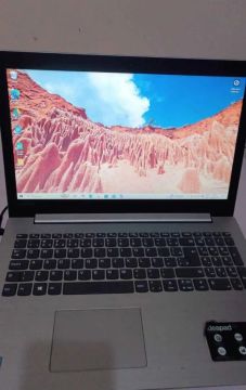 Notebook Lenovo em ótimo estado
