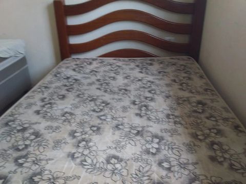 CAMA DE CASAL (MADEIRA) COM COLCHÃO