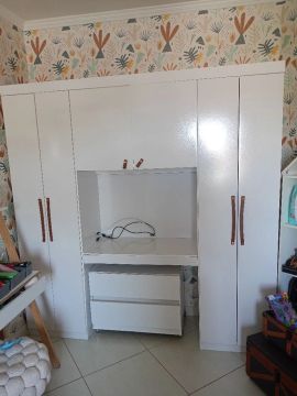 Kit guarda roupa e cama infantil 