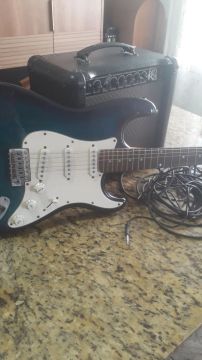 Guitarra Elétrica + Amplificador 15W