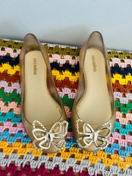 Sapatilhas Mini Melissa Douradas com Detalhe de Borboleta