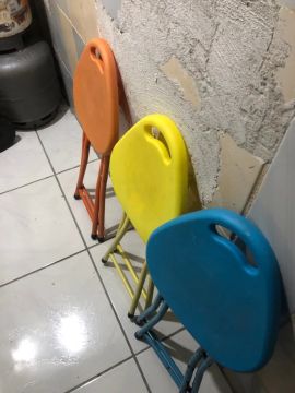 3 Cadeiras dobráveis coloridas