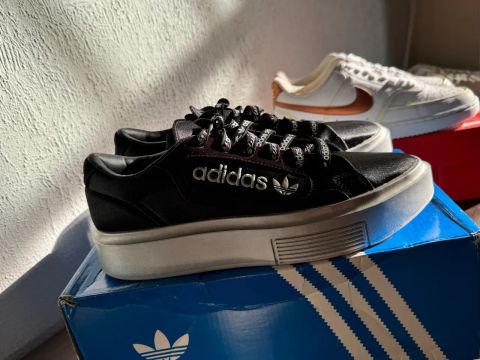 Tênis Adidas Super SLEEK 