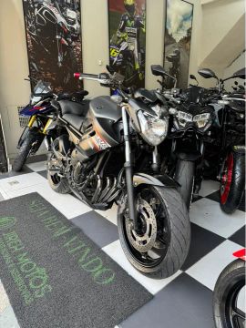 YAMAHA XJ6 MUITO NOVA BAIXO KM 