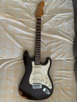 Vendo guitarra Giannini com pedaleira e amplificador 