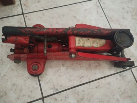 Macaco de carro manual usado 