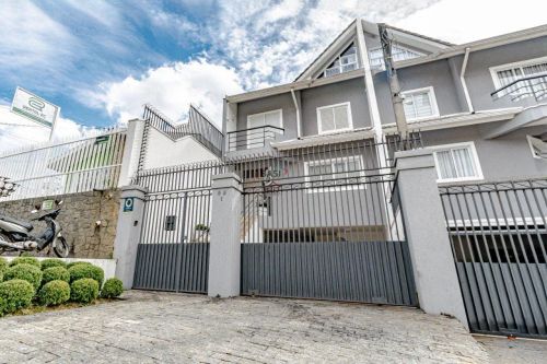 CASA LINDA COM QUINTAL E ESPAÇO GOURMET NO VISTA ALEGRE!