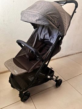 Carrinho de Bebê Cosco - Dobrável e Leve