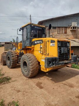 Pá Carregadeira HL757-7A vende ou troco (particular)