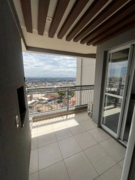 Apartamento em andar alto, no centro de Londrina com 60m² Com móveis planejados.