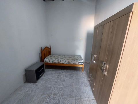 Quarto mobiliado para alugar