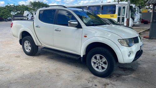 L200 Triton HPE. Câmbio automático, motor diesel 3.2. Em ótimo estado de conservação. 