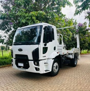 Caminhão Ford 1319