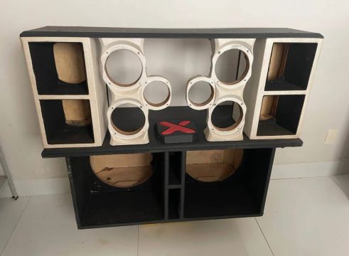 Caixa de som automotivo 