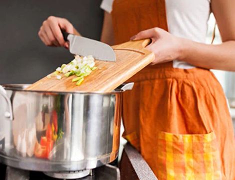 Preciso de uma  cozinheira com experiência em restaurante.