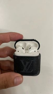 capinha fone de ouvido AirPods louis