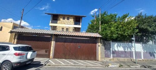 Lindo Sobrado na Vila Rosália com 03 dormitórios sendo 03