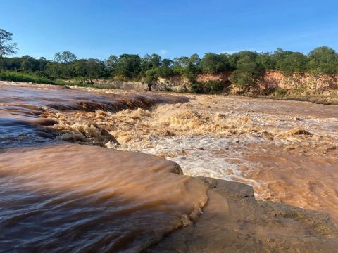 Vende-se Rancho na beira do Rio Paraopeba