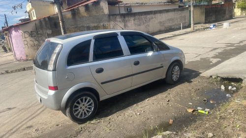 Vendo Meriva 1.8 8v 2006 ou troco por carro do meu interesse  preferencia 1.0 8v