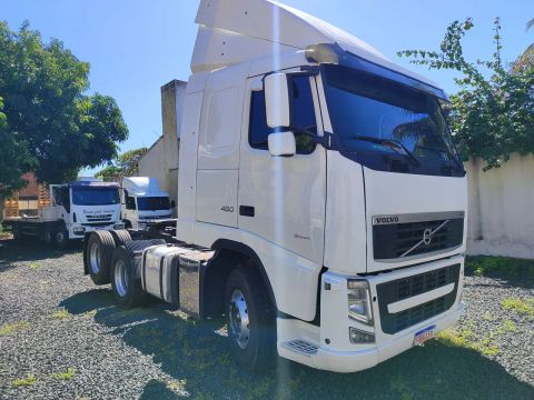 Caminhão Volvo FH 460 6x2 - 2014